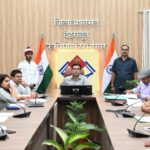 मानव सुरक्षा सर्वाेपरि, सड़क पर खुला गढ्ढा, फैला मलबा, खुली तारें मिली तो होगा मुकदमाः बैन होगी कार्यदायी संस्थाः डीएम