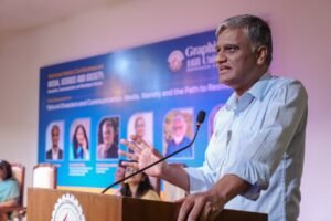 वरिष्ठ पत्रकार सुशील बहुगुणा कांफ्रेंस को संबोधित करते हुए।