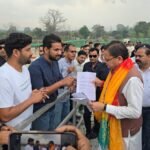 मुख्यमंत्री ने खटीमा भ्रमण के दौरान नगला तराई व हेलीपैड, लोहियाहेड में जनता से मुलाकात कर जनसमस्याएं सुनी