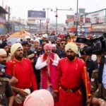 पुष्प वर्षा के साथ नगर परिक्रमा में गूंजे   श्री गुरु राम राय जी महाराज के जयकारे