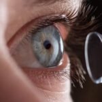 कॉन्टैक्ट लेंस लगाकर होली खेलना पड़ सकता है भारी, जान लीजिये इसके नुकसान