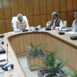 प्रदेश के आपदा प्रबंधन एवं पुनर्वास मंत्री मदन कौशिक ने विधान सभा स्थित सभागार कक्ष में विभागीय अधिकारियों के साथ समीक्षा बैठक की