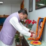 मुख्यमंत्री धामी ने भारतीय संविधान के निर्माता एवं ‘भारत रत्न’ बाबा साहेब भीमराव अंबेडकर की जयंती के अवसर मुख्यमंत्री आवास में उनके चित्र पर पुष्प अर्पित किये