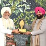 कान्हा शांति वनम में शबद कीर्तन और ध्यान ने सभी धर्मों के लोगों को जोड़ा गुरु तेग बहादुर जी के 350वें शहीदी वर्ष पर