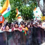 12 किलोमीटर लंबी मानव श्रृंखला बनाकर प्रधानमंत्री नरेंद्र मोदी का भव्य स्वागत-अभिनंदन