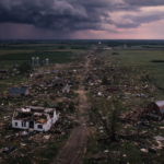 इलिनोइस में बवंडर से भारी तबाही, बिजली ठप