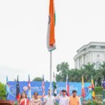 ग्राफिक एरा में शहीद के पिता ने फहराया तिरंगा   लेफ्टि. बीरेश्वर के सम्मान में स्कॉलरशिप शुरू होगी 